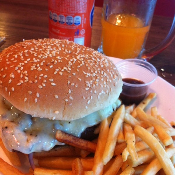 Photo taken at Fred Burguer-Grill by Christian S. on 2/3/2013