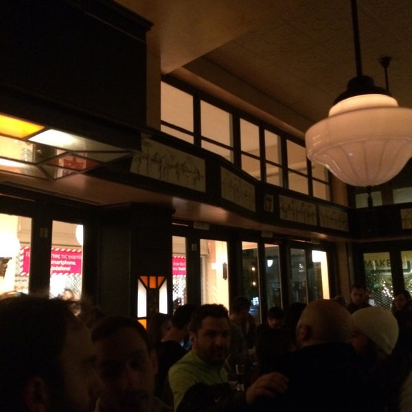 Foto scattata a Luna Lounge da Teri A. il 12/30/2014