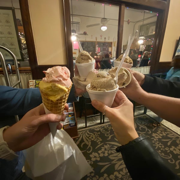 Scoops OldFashioned Ice Cream Store 99 W Plant St