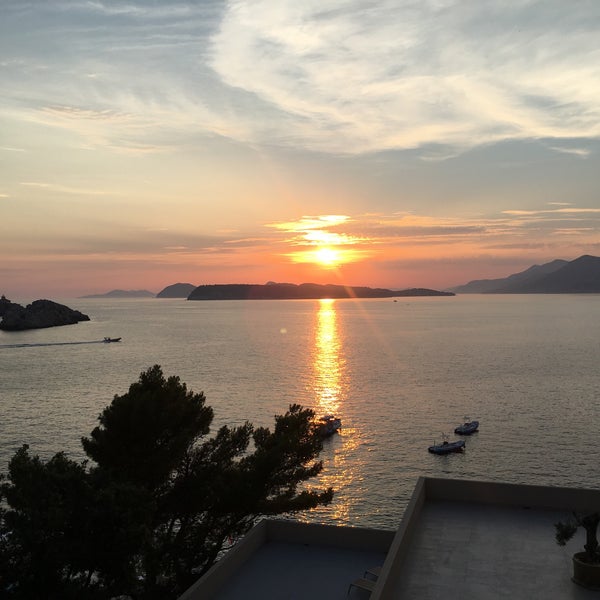 6/26/2017 tarihinde Jessica K.ziyaretçi tarafından Hotel Dubrovnik Palace'de çekilen fotoğraf