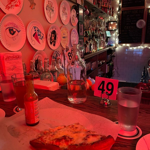 Foto tomada en Archie&#39;s Bar and Pizza  por Dayee el 1/31/2020