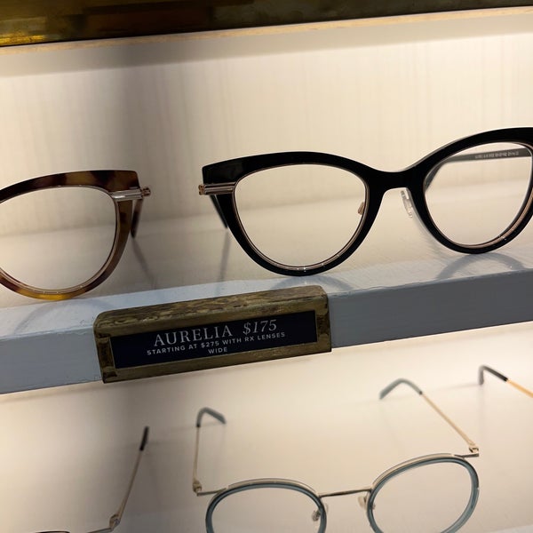 5/10/2023 tarihinde Dayeeziyaretçi tarafından Warby Parker'de çekilen fotoğraf