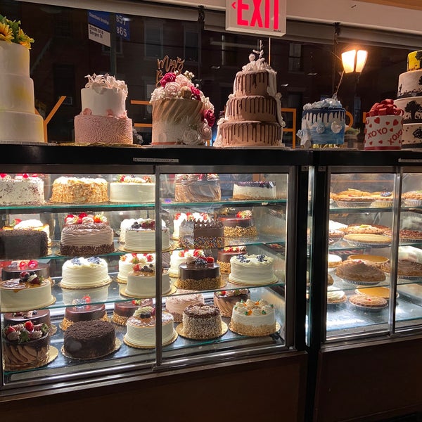 Foto tomada en Mia&#39;s Bakery  por Dayee el 6/29/2022