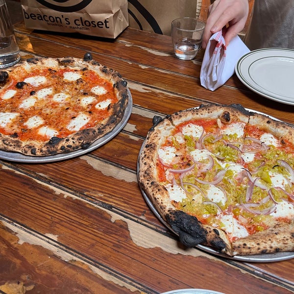 Foto diambil di Roberta&#39;s Pizza oleh Dayee pada 3/31/2024