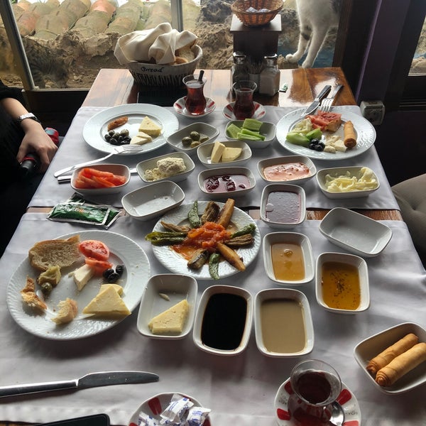 Снимок сделан в Tarihi Köy Restaurant пользователем Merve 1/30/2020