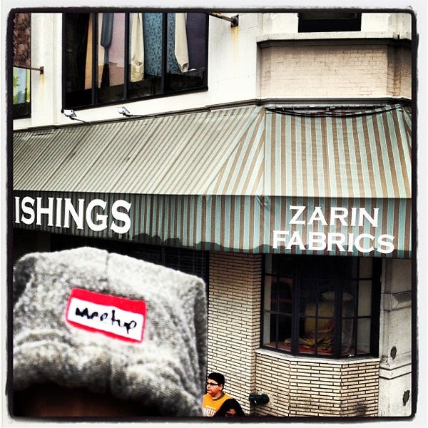 Foto tirada no(a) Zarin Fabrics por Linz S. em 6/8/2013