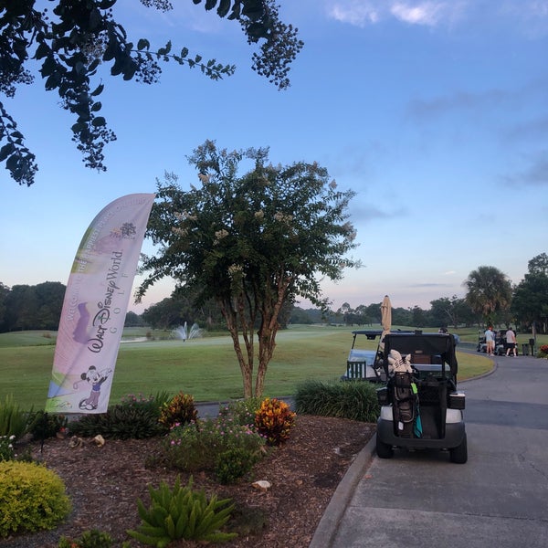 รูปภาพถ่ายที่ Disney&#39;s Magnolia Golf Course โดย Chris C. เมื่อ 7/30/2019