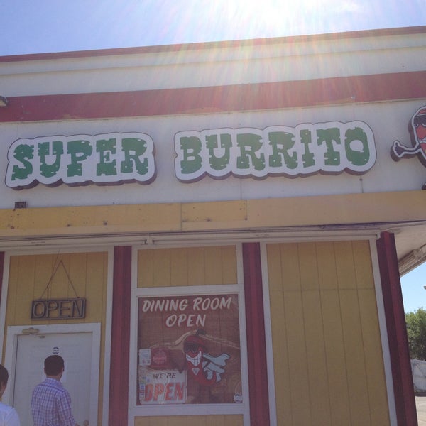 Foto tirada no(a) Super Burrito por Ben D. em 4/12/2013