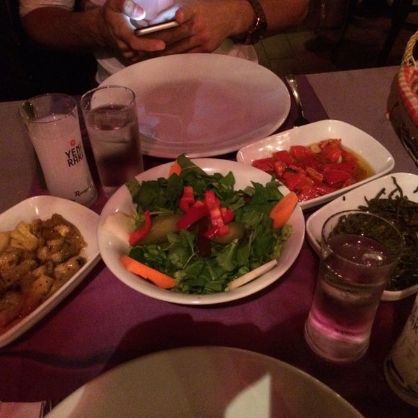5/1/2015 tarihinde Alsldkc A.ziyaretçi tarafından Tek Kadeh Restaurant'de çekilen fotoğraf