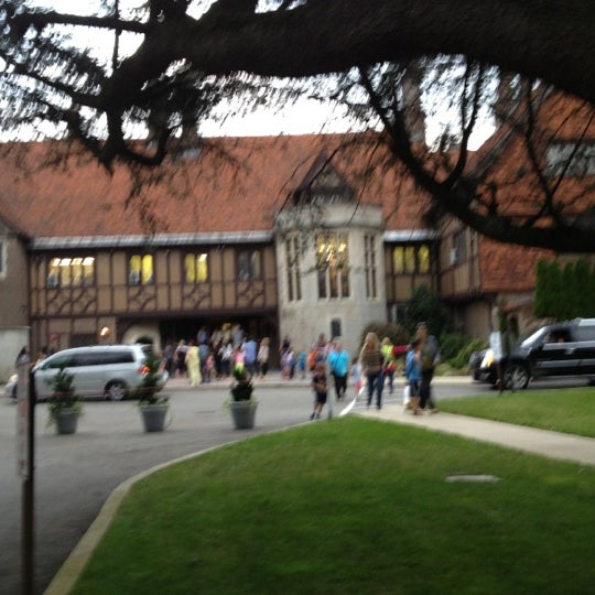 Das Foto wurde bei The Community Synagogue von Stacy K. am 10/25/2012 aufgenommen