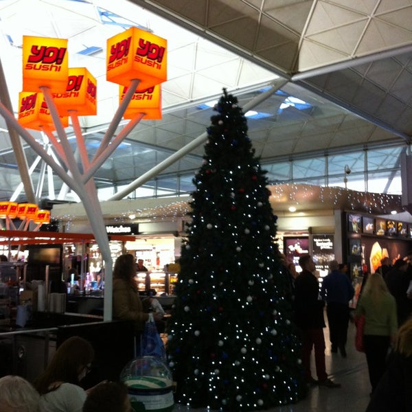 11/13/2013 tarihinde Māra A.ziyaretçi tarafından London Stansted Airport (STN)'de çekilen fotoğraf