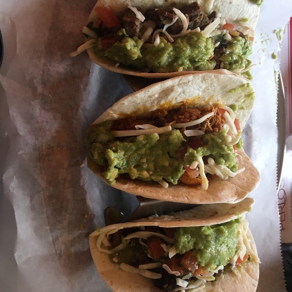 12/2/2017 tarihinde Danielle M.ziyaretçi tarafından Guacamole Authentic Mexican Taqueria'de çekilen fotoğraf