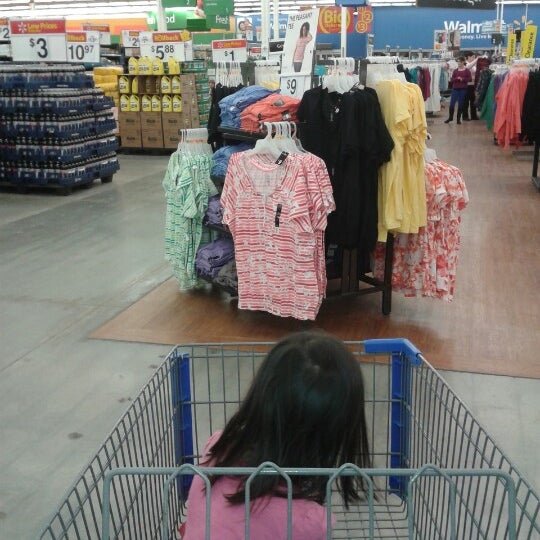 Photo prise au Walmart Supercentre par Wendy le2/17/2013