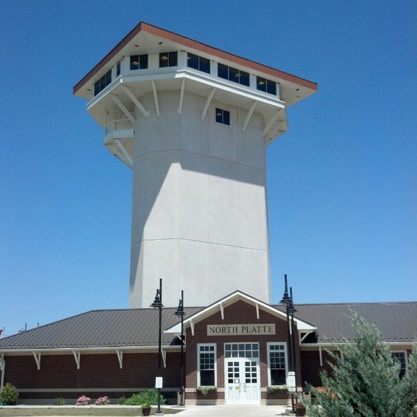รูปภาพถ่ายที่ Golden Spike Tower โดย Jason O. เมื่อ 6/16/2013