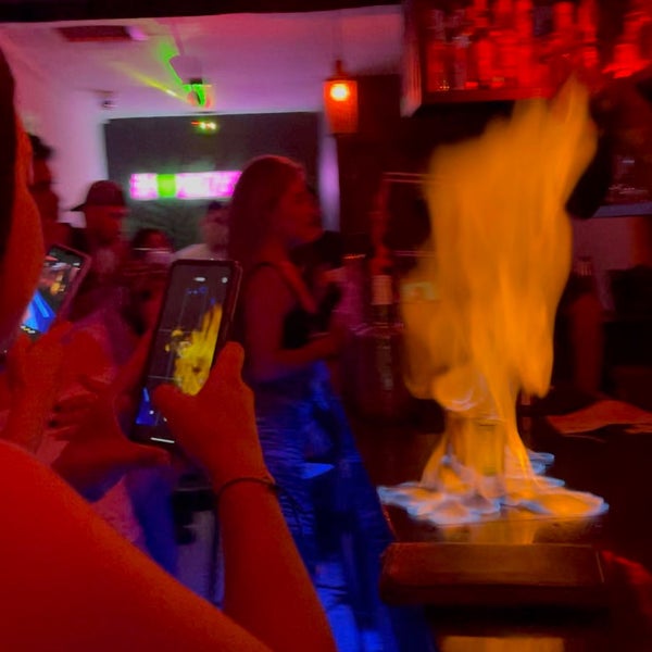 รูปภาพถ่ายที่ Ibiza Shots Cocktails โดย Juan David A. เมื่อ 1/27/2024