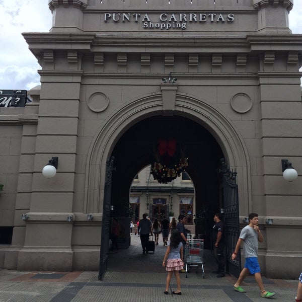 12/31/2014 tarihinde Carmen E.ziyaretçi tarafından Punta Carretas Shopping'de çekilen fotoğraf