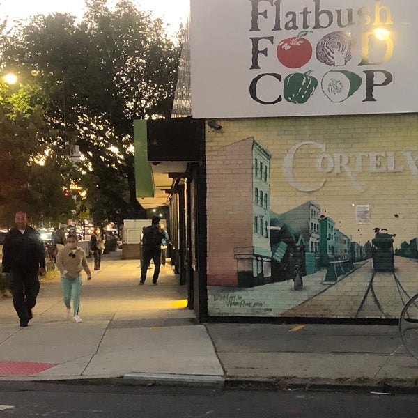Foto tirada no(a) Flatbush Food Coop por Justin O. em 10/15/2020