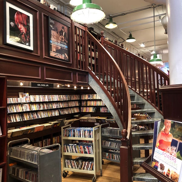 8/20/2022 tarihinde Justin O.ziyaretçi tarafından Housing Works Bookstore Cafe'de çekilen fotoğraf