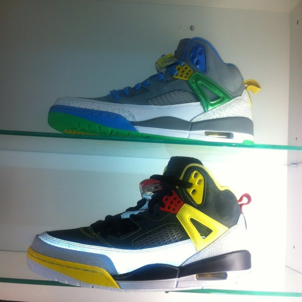 sneaker villa erie ave