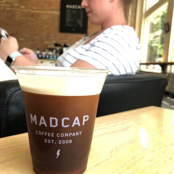 รูปภาพถ่ายที่ Madcap Coffee โดย David V. เมื่อ 6/14/2018