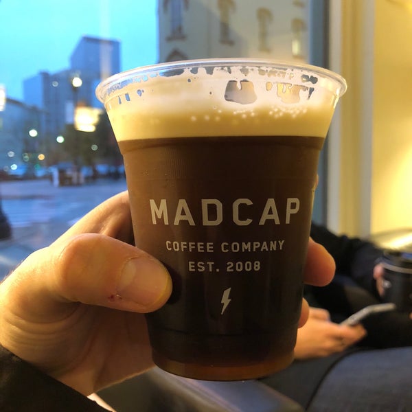 Foto diambil di Madcap Coffee oleh David V. pada 11/4/2017