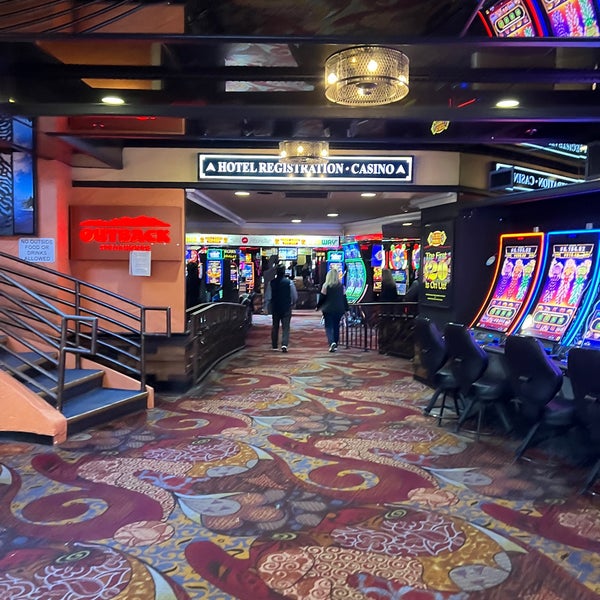 Снимок сделан в Casino Royale &amp; Hotel, Best Western Plus пользователем David V. 11/26/2023