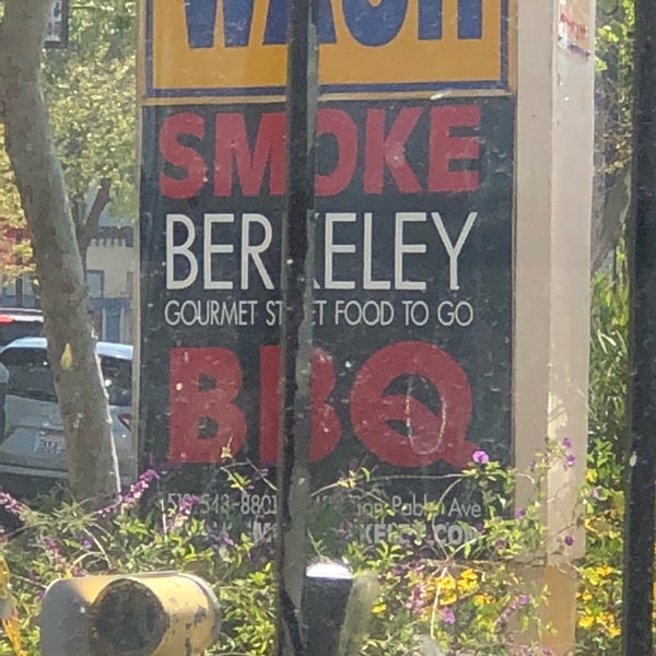 Photo taken at Smoke Berkeley  BBQ, Beer, Home Made Pies and Sides from Scratch by Dennis C. on 4/1/2018