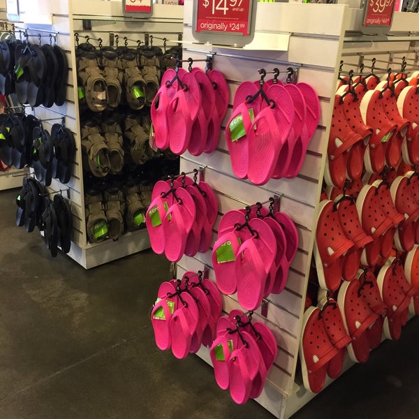 crocs premium outlet