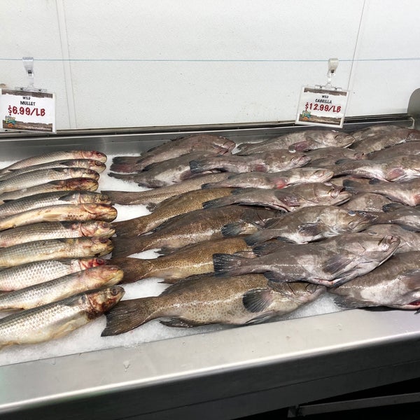 Foto scattata a San Pedro Fish Market @The Landing da Dennis C. il 8/9/2021