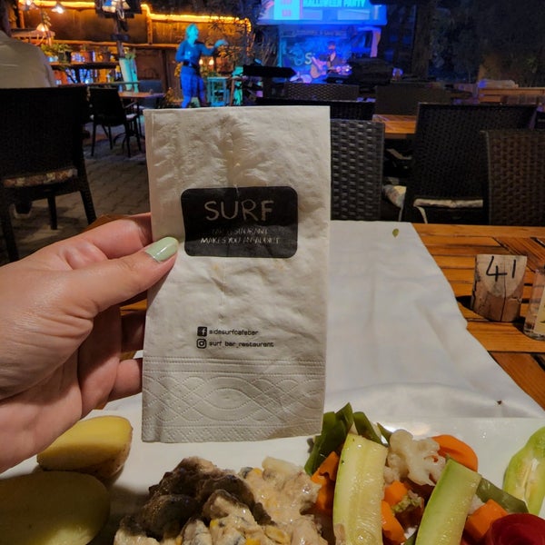 Photo prise au Surf Café Bar par Gülşah G. le10/27/2022