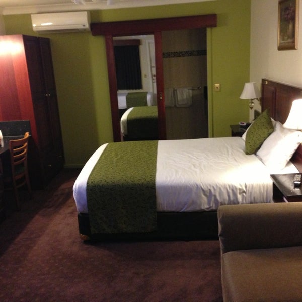 Photos At Comfort Inn Georgian Suites Hotel