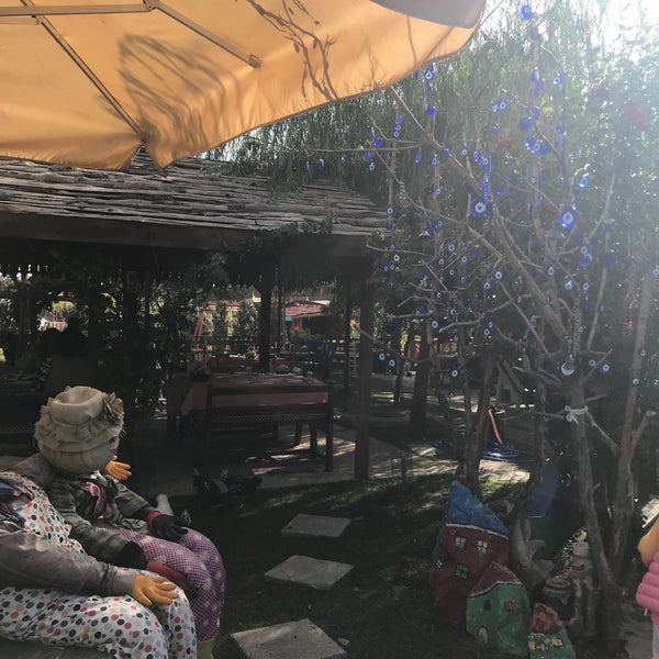 10/24/2020 tarihinde Fatma G.ziyaretçi tarafından Baraka Sanat Cafe'de çekilen fotoğraf