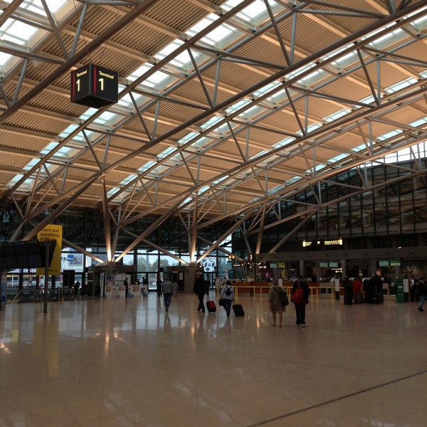 4/27/2013 tarihinde Алексей В.ziyaretçi tarafından Hamburg Havalimanı Helmut Schmidt (HAM)'de çekilen fotoğraf