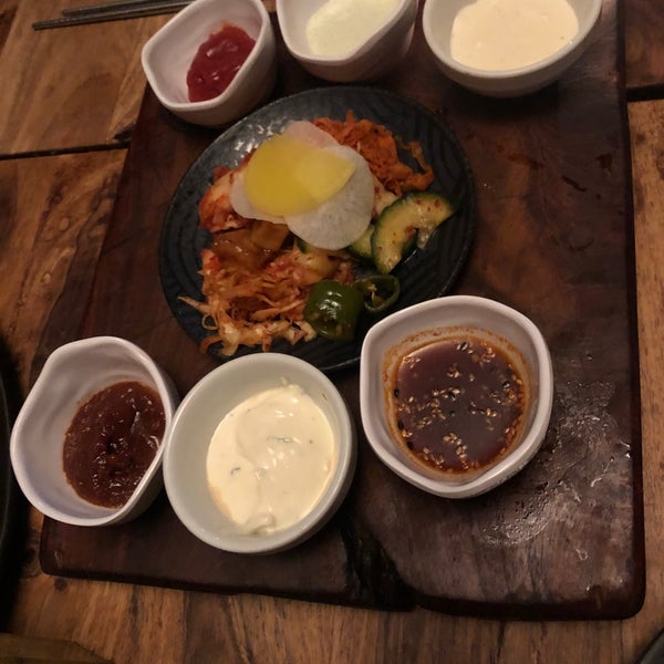 Das Foto wurde bei Seoulkitchen Korean BBQ &amp; Sushi von Nev R. am 12/29/2019 aufgenommen