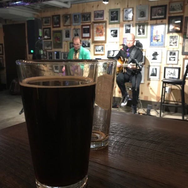 Photo taken at Oskar Blues Grill and Brew by Robert P. on 3/6/2019