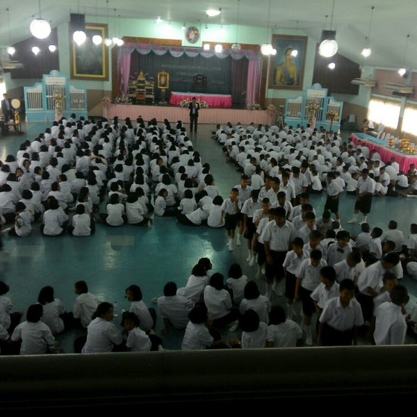 Photo taken at Nawamintrachinutit Suankularb Wittayalai Samutprakarn School by Denpipat C. on 5/10/2014