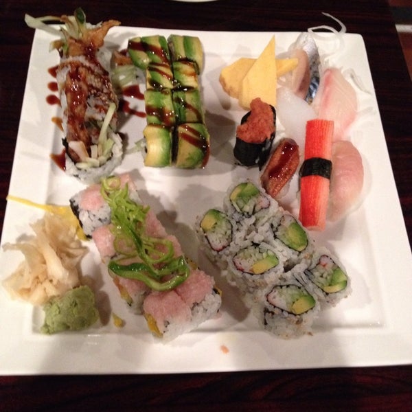 Das Foto wurde bei Sushi Kingdom von Bon am 9/1/2014 aufgenommen
