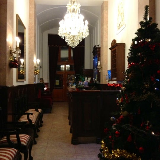 Foto diambil di King Charles Boutique Hotel Prague oleh Daria D. pada 12/16/2012