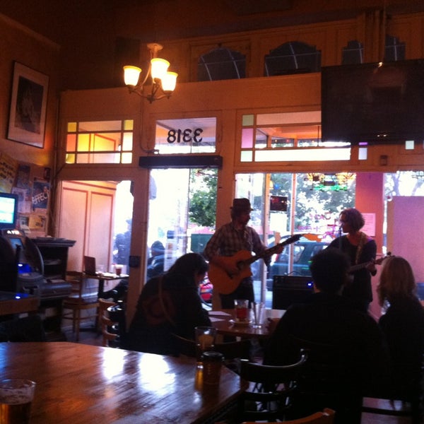 6/2/2013 tarihinde Ilya K.ziyaretçi tarafından Cafe La Boheme'de çekilen fotoğraf