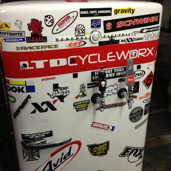 รูปภาพถ่ายที่ LTD Cycleworx โดย Ryan A. เมื่อ 12/21/2012