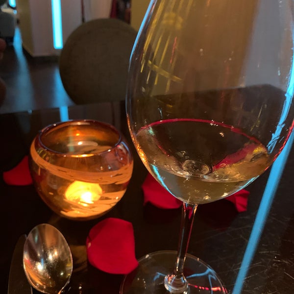 Photo prise au Marmalade Restaurant And Wine Bar par Wendy U. le8/15/2021