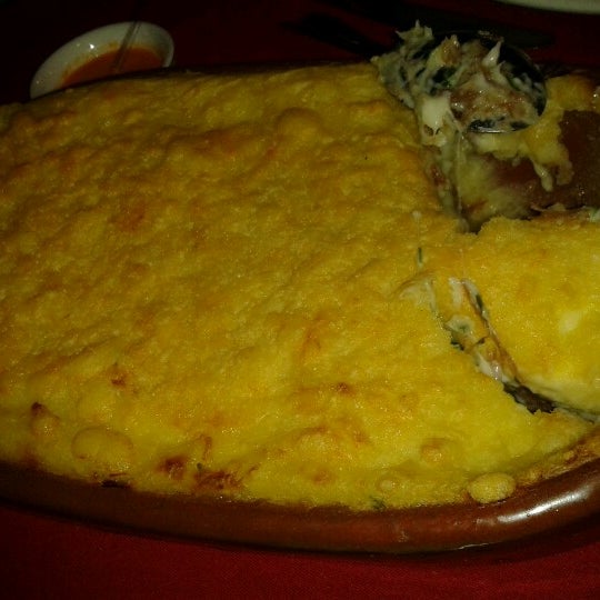 Photo taken at Celeiro Restaurante, Choperia &amp; Pizzaria by Matheus B. on 8/25/2013