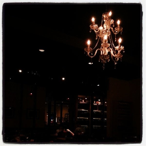 Photo taken at Lilliana&#39;s Restaurant by Richard C. on 10/31/2013
