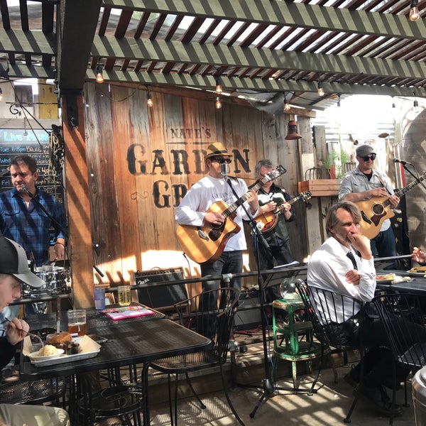 Photo prise au Nate&#39;s Garden Grill par Chrissa C. le3/18/2018