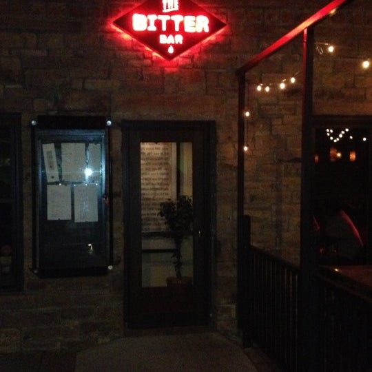 รูปภาพถ่ายที่ The Bitter Bar โดย Emily P. เมื่อ 12/23/2012