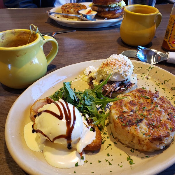Photo taken at Snooze, an A.M. Eatery by Jay Armand L. on 10/20/2018