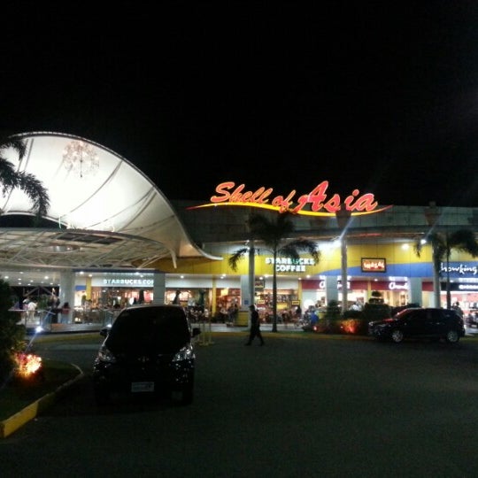 Photo taken at Shell by Kurth P. on 12/26/2012