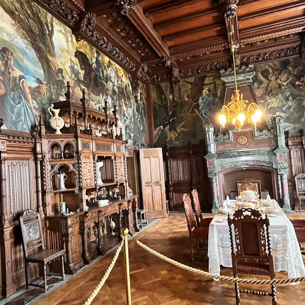 Photo taken at Schloss Drachenburg by Jaz H. on 7/7/2022