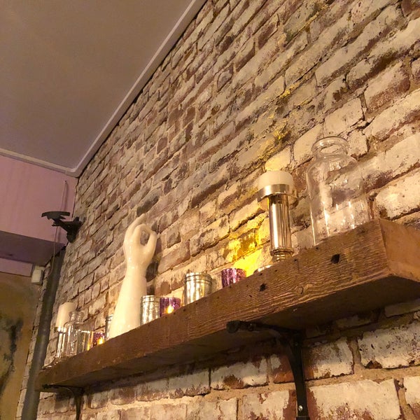 Das Foto wurde bei Luna Restaurant &amp; Bar von Claudia C. am 6/2/2018 aufgenommen