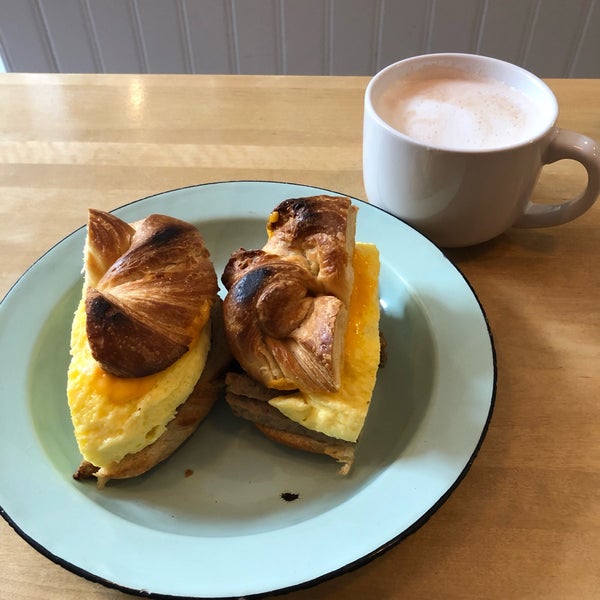 Photo taken at Beanstalk Cafe by Claudia C. on 3/24/2019